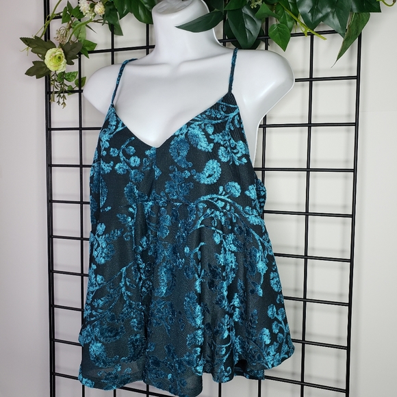 ⭐3/$20 Wild Fable Blue Velvet Crop Top - Picture 3 of 8